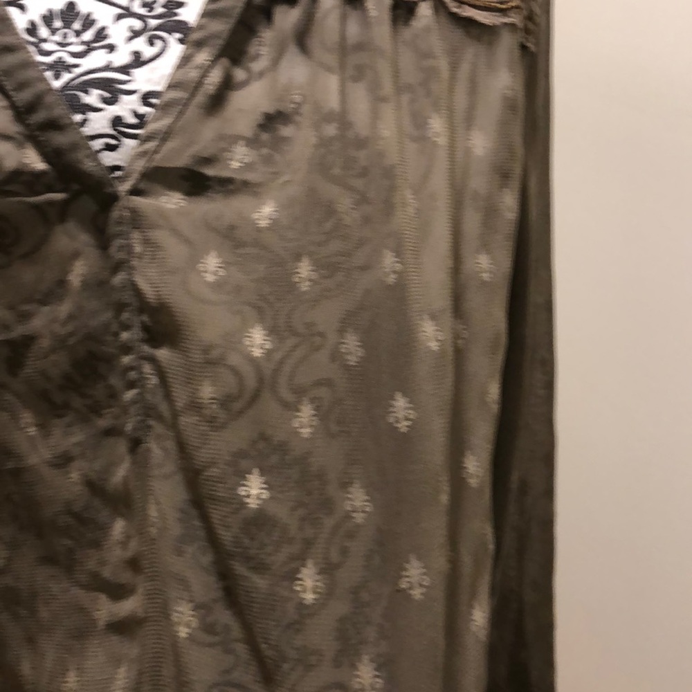 Beautiful blouse - Picture 8 of 8